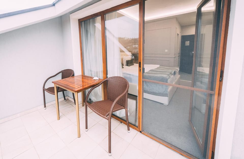 View (from property/room), Balcony/Terrace, Seating area, Time of day