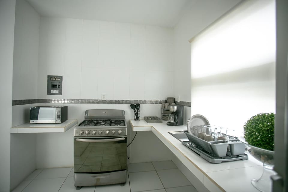 Coffee/tea facilities, Kitchen or kitchenette, Dining area