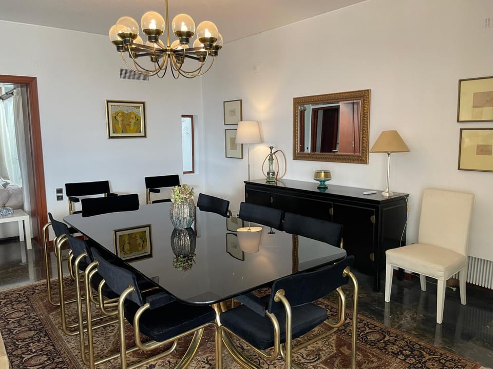 Seating area, Dining area