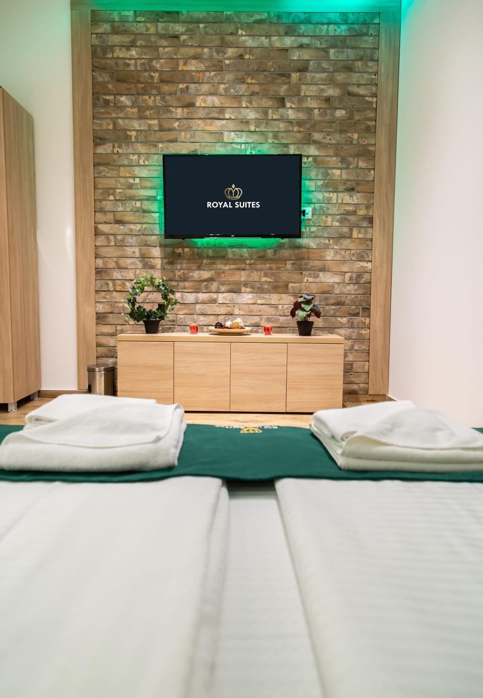 Bed, TV and multimedia