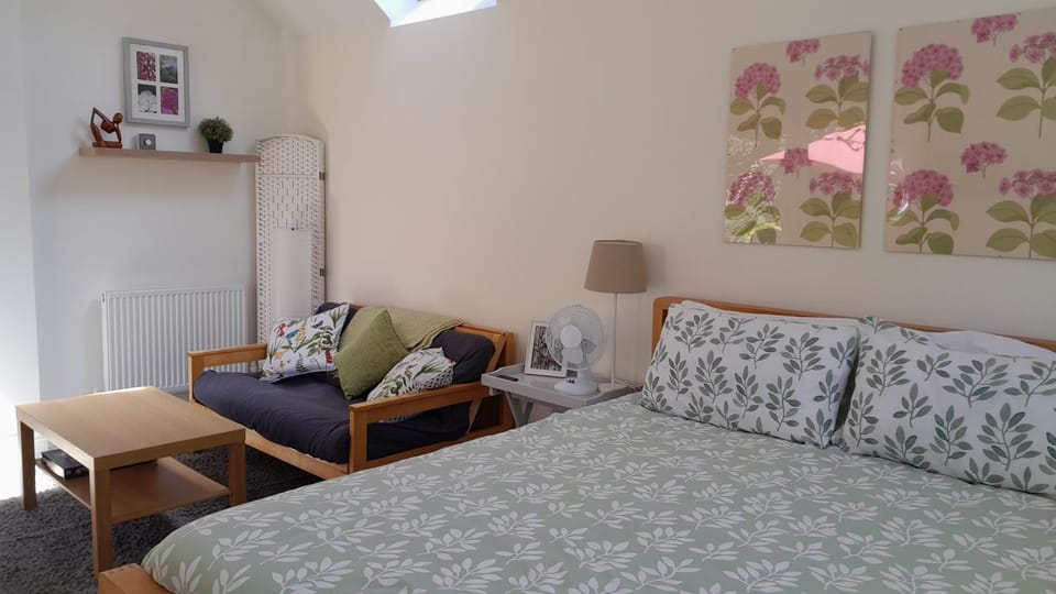 Seating area, Bedroom