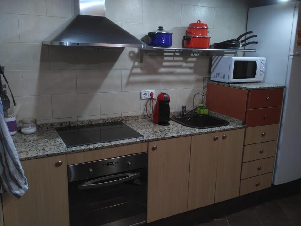 Kitchen or kitchenette, Decorative detail, Dining area