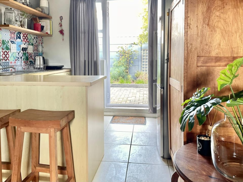 Patio, Kitchen or kitchenette, Inner courtyard view, minibar, stove, kitchen