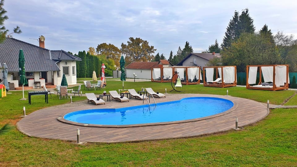 Balcony/Terrace, Swimming pool