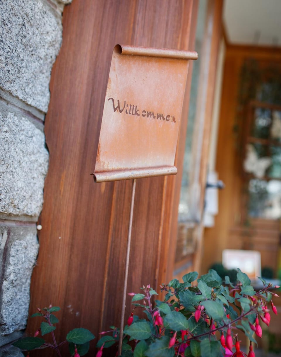 Facade/entrance, Logo/Certificate/Sign