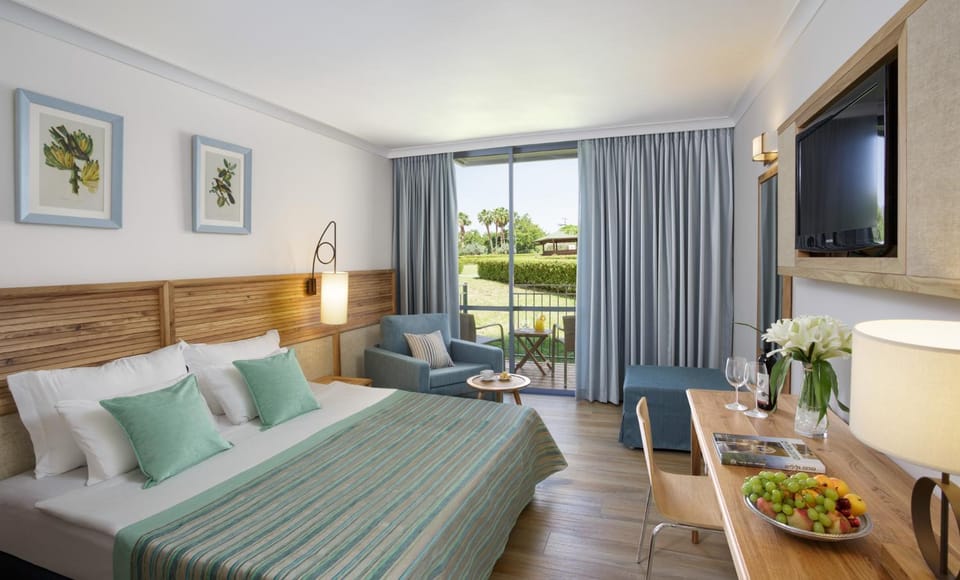Bed, Photo of the whole room, Bedroom, Garden view