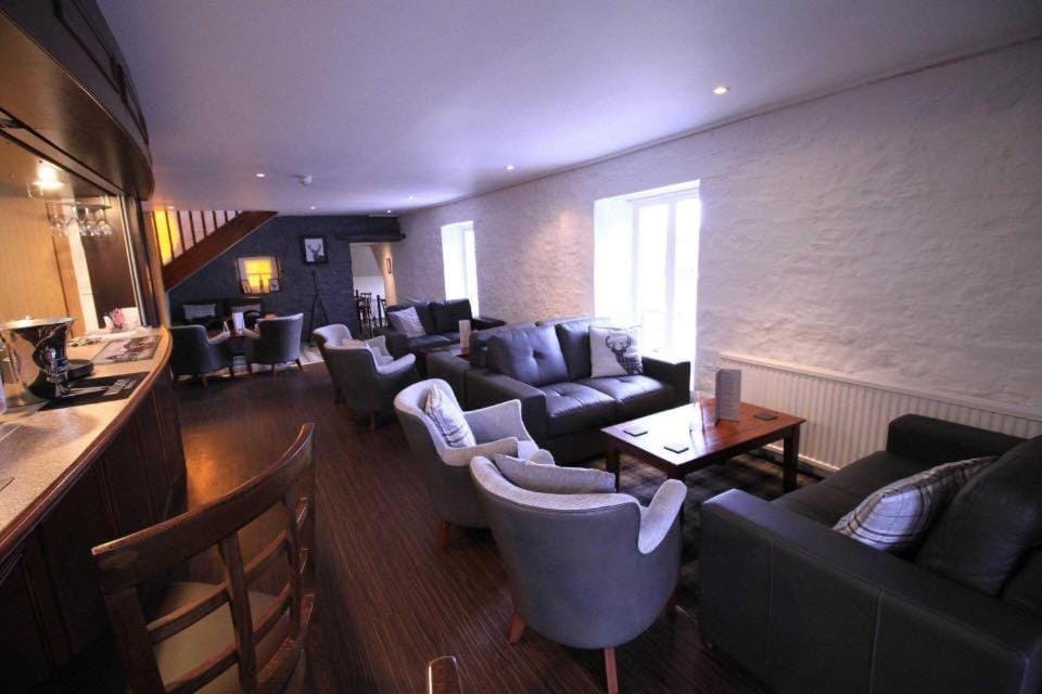 Lounge or bar, Lounge or bar