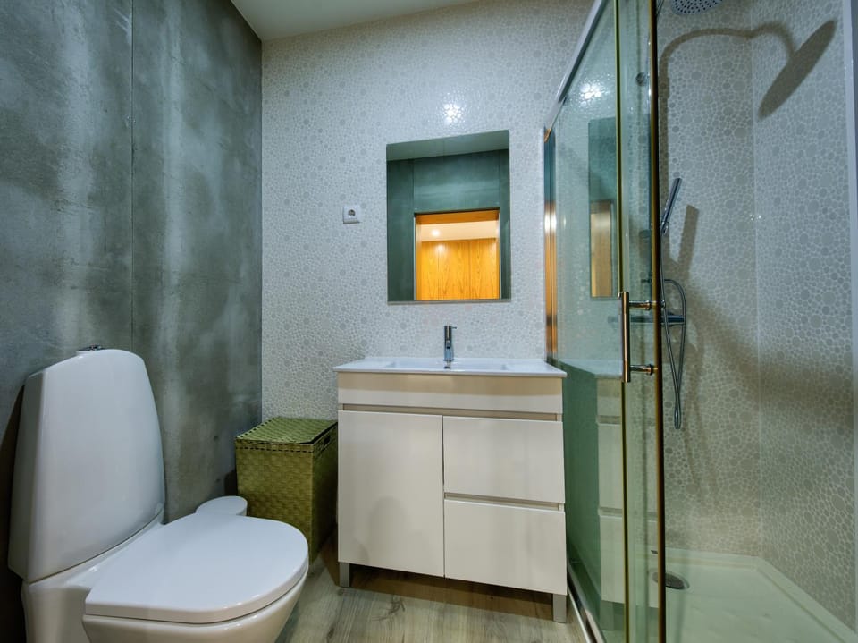Shower, Toilet, Bathroom