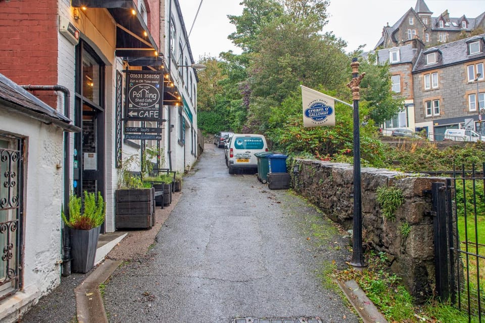 Mandarin Premier Apartments D 2 Bed Apt 1st Floor Apartment in Oban