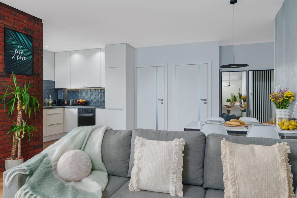 Kitchen or kitchenette, Living room, Seating area, Dining area, oven