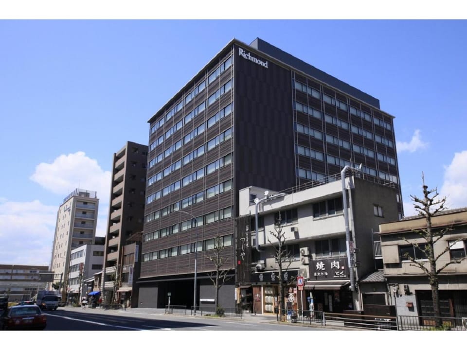 Property building, Day