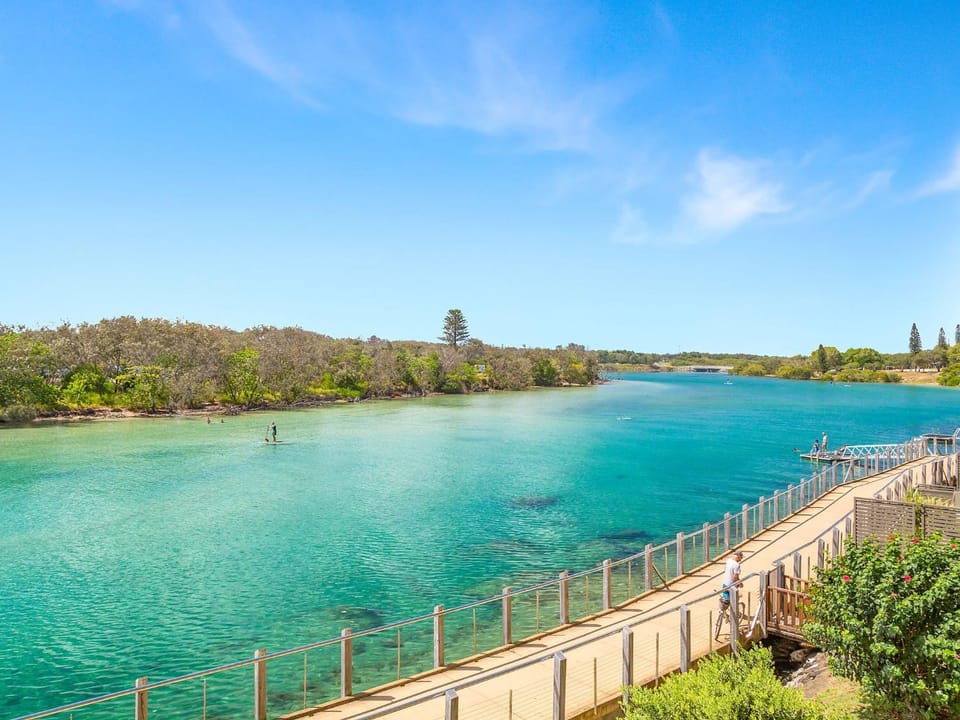 Nearby landmark, Spring, Day, Natural landscape, River view