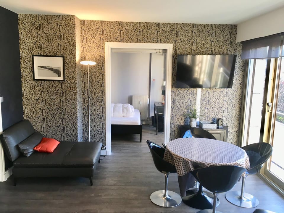 Communal lounge/ TV room, Dining area