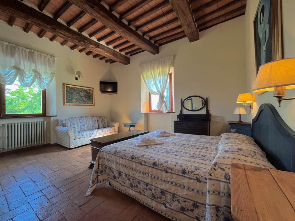 Bed, TV and multimedia, View (from property/room), Photo of the whole room, air conditioner