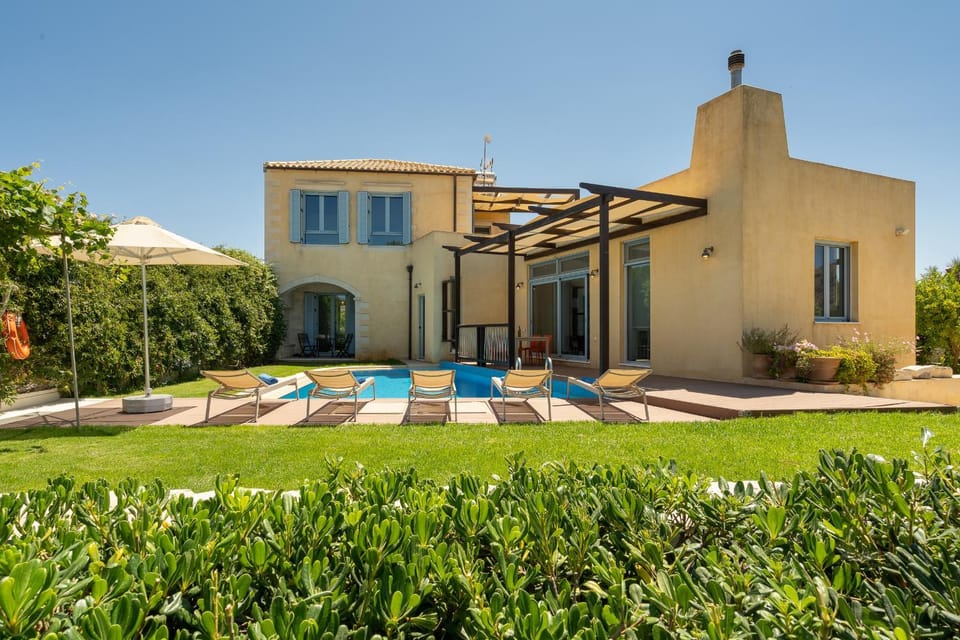 Property building, Spring, Day, Garden, Garden view, Pool view, Swimming pool, sunbed