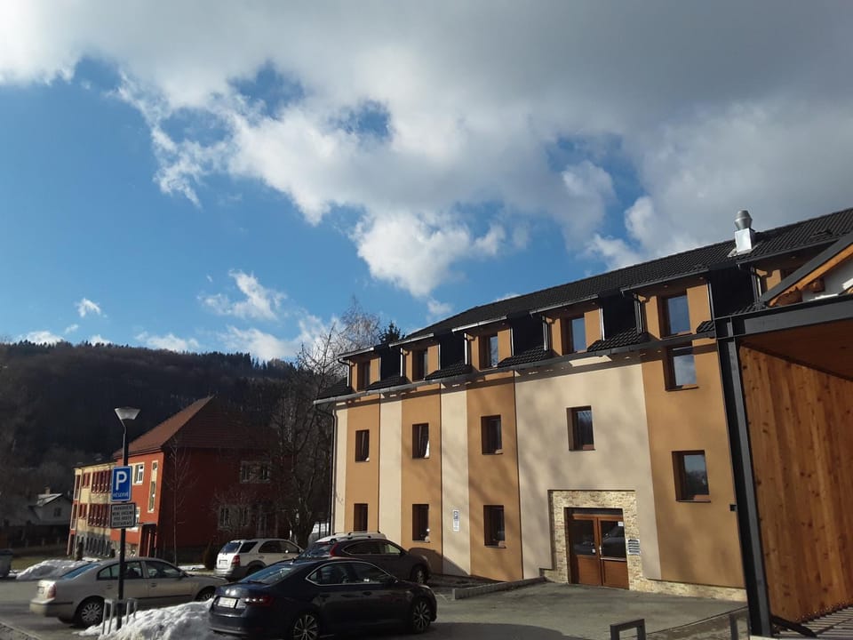 Property building, Facade/entrance, Parking
