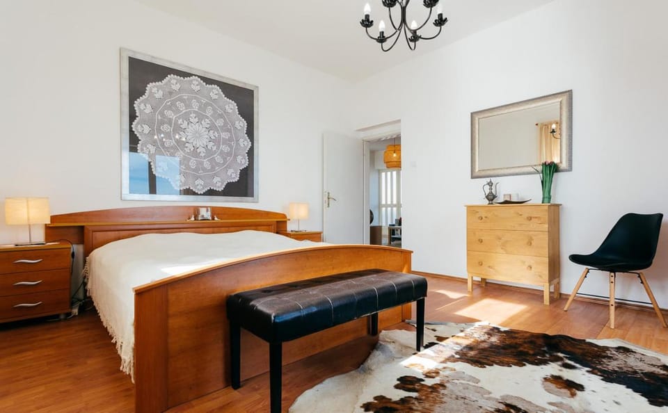 Bed, Living room, Bedroom