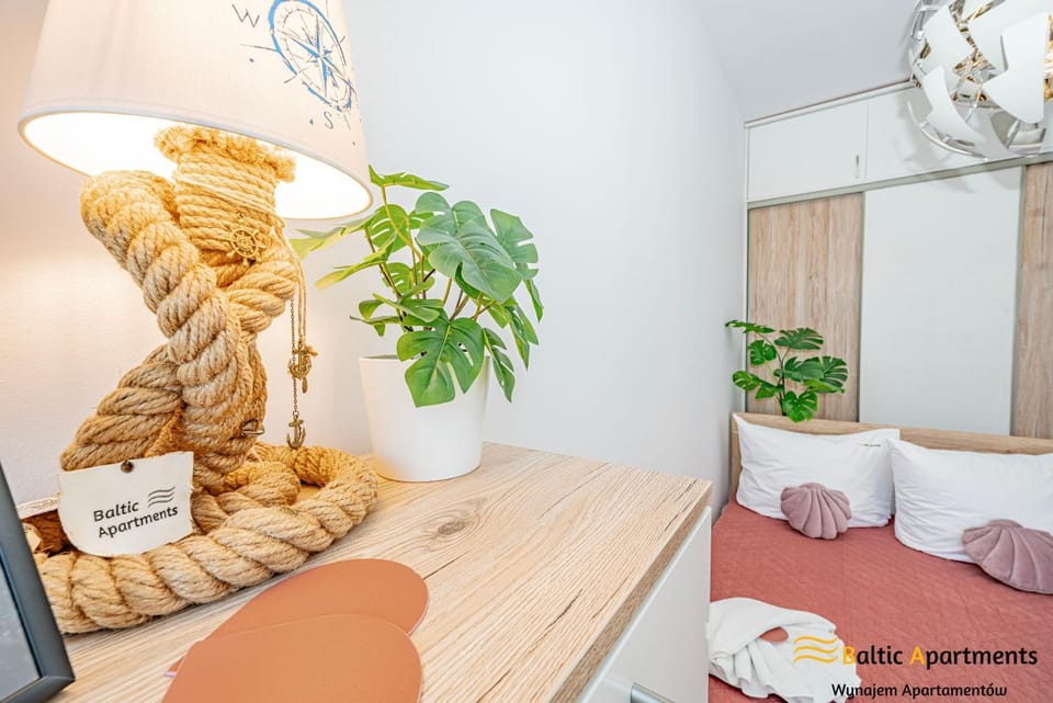 Bed, Decorative detail, Bedroom, wardrobe