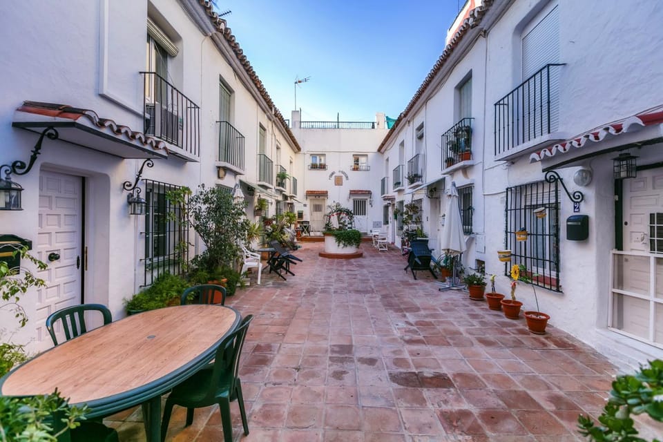 Day, Neighbourhood, View (from property/room), Street view, Location