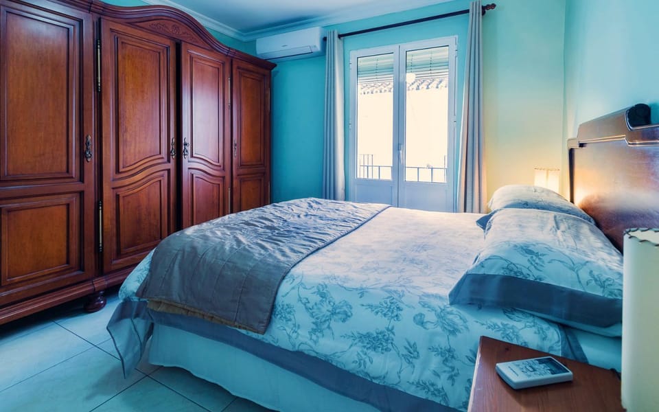 Bed, Photo of the whole room, Bedroom, wardrobe