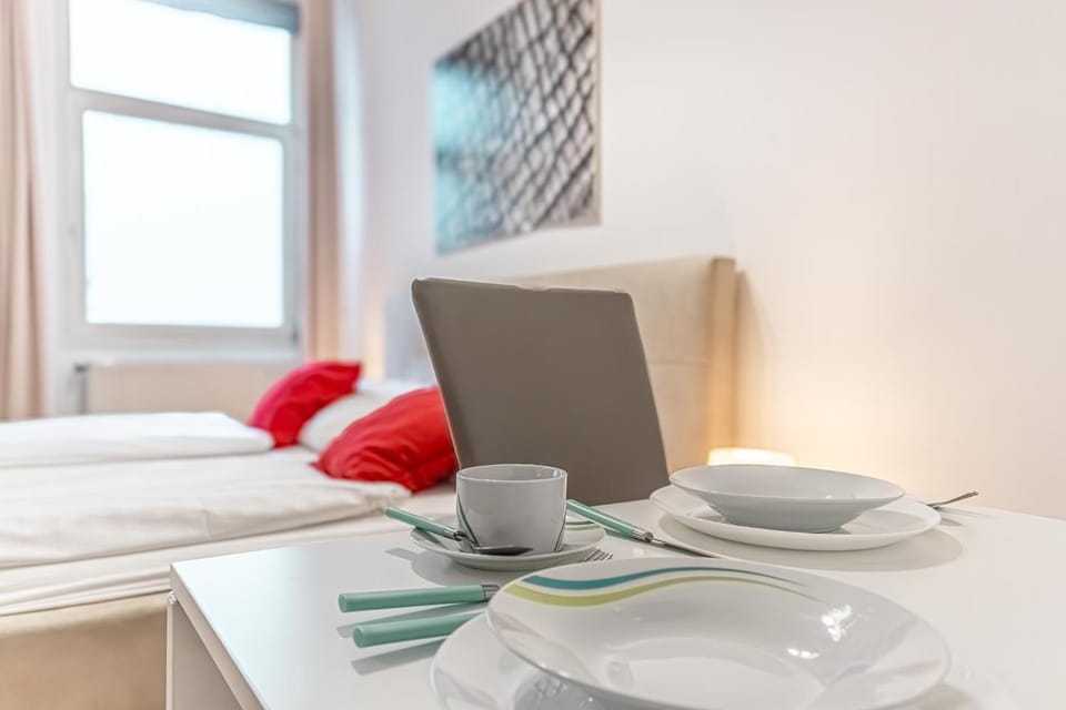 Bed, Dining area, Bedroom