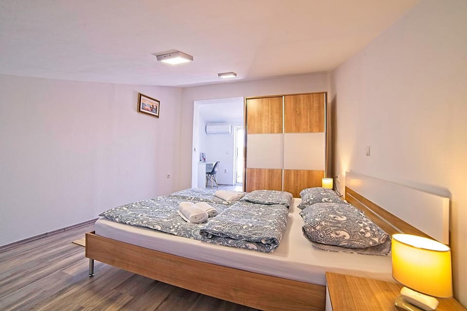 Bed, Photo of the whole room