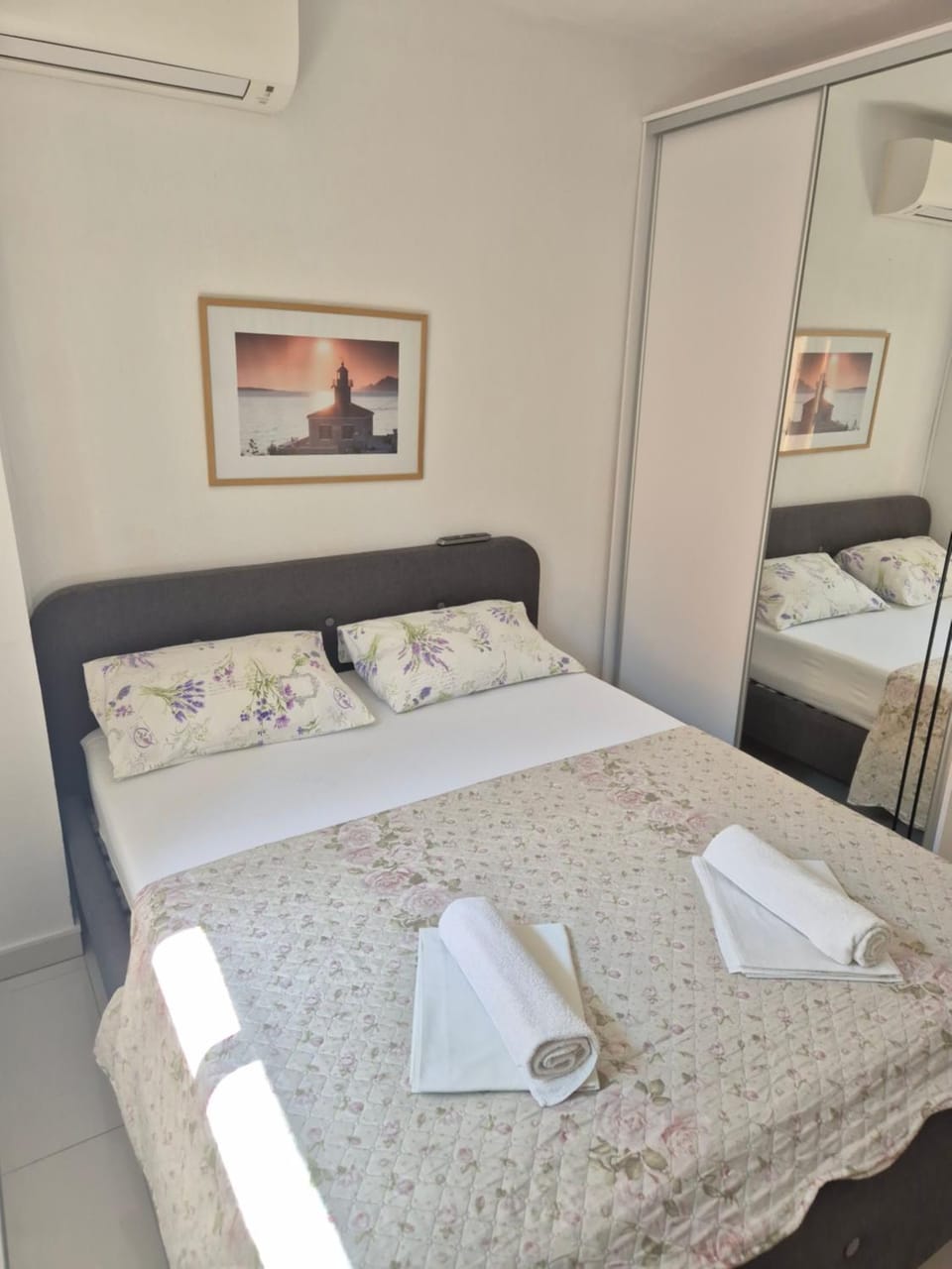 Bed, Photo of the whole room, Bedroom, air conditioner