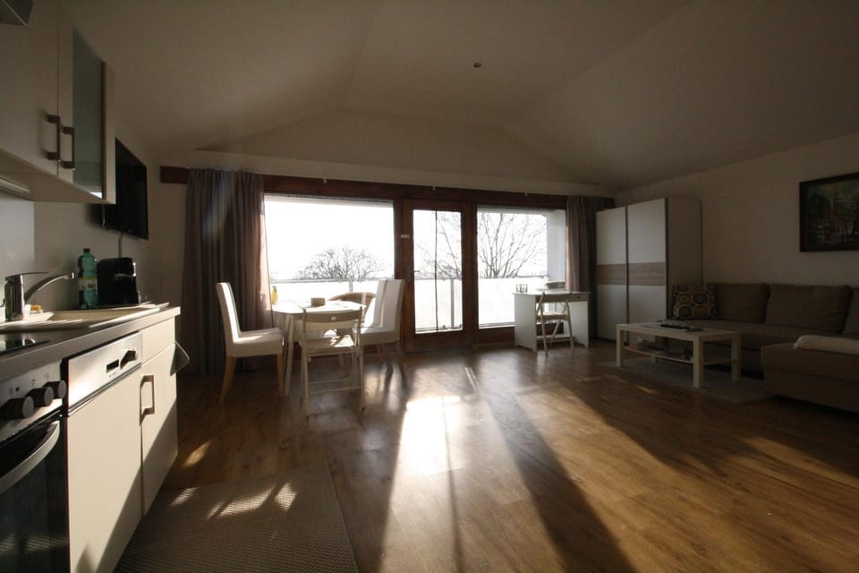 Balcony/Terrace, Dining area