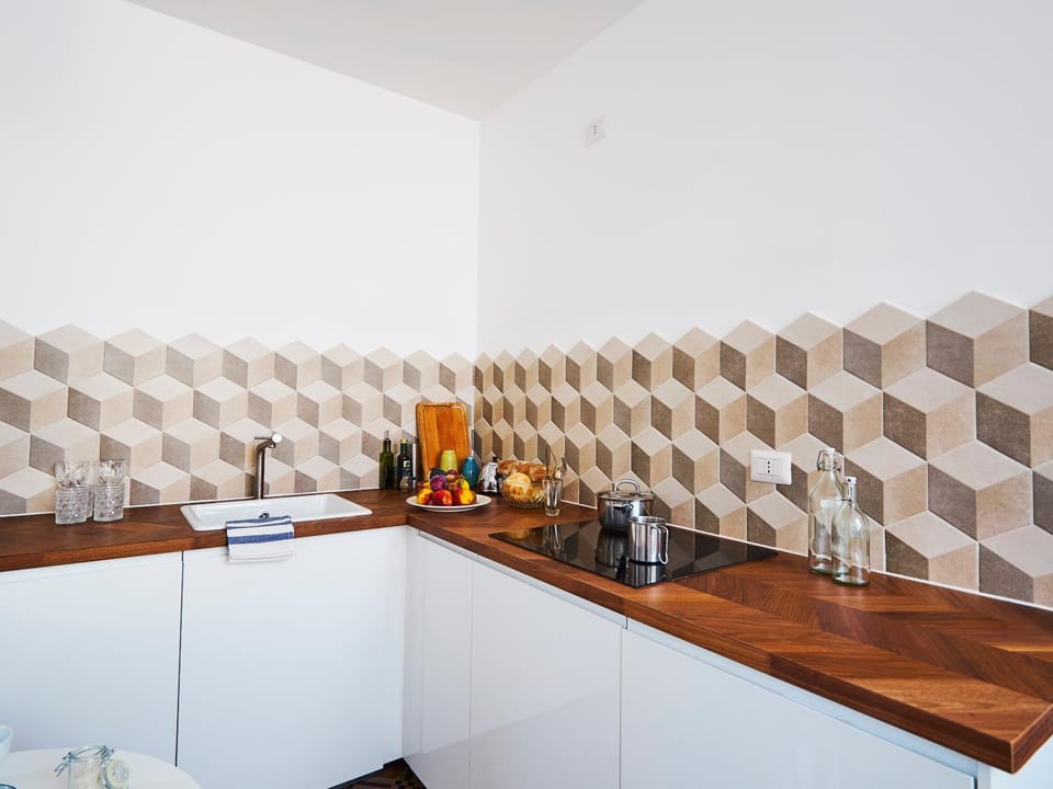 Coffee/tea facilities, Kitchen or kitchenette, Dining area