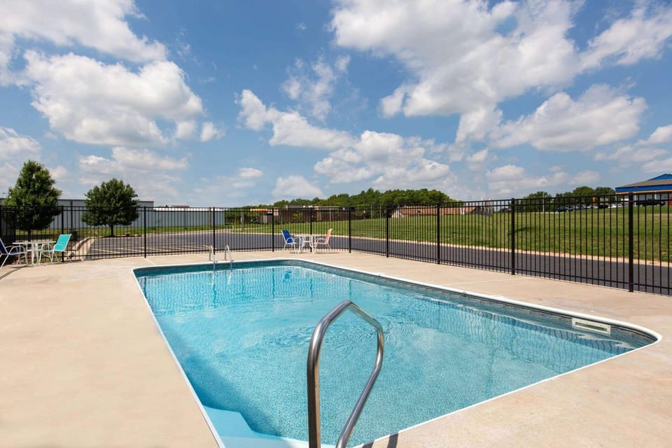 On site, Pool view, Swimming pool, Swimming pool
