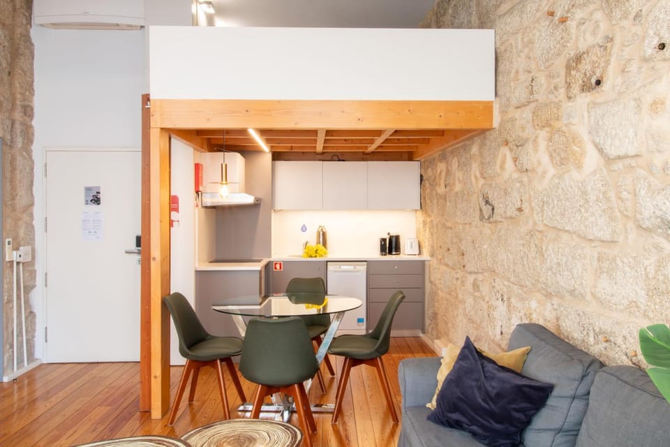 Aurora Mezzanine by LovelyStay Apartment in Porto