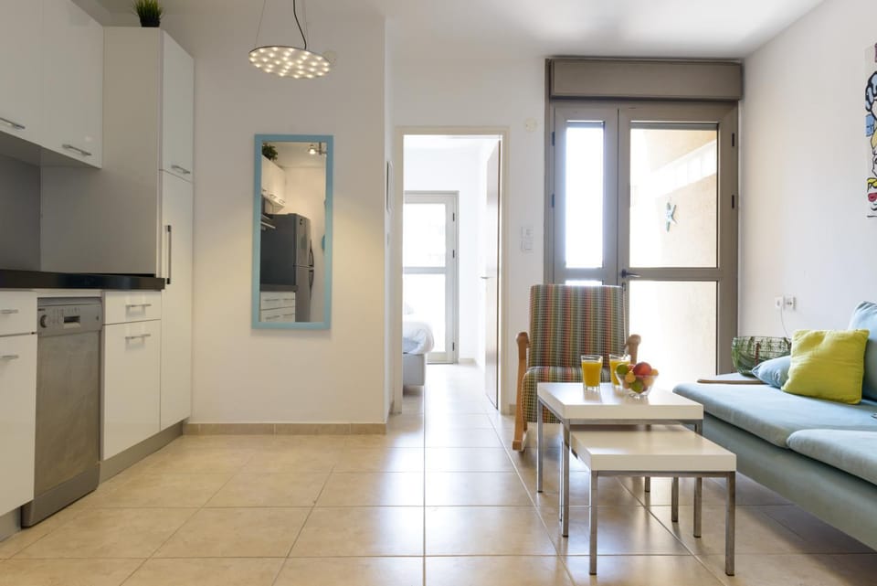 TV and multimedia, Kitchen or kitchenette, Living room, Seating area, Dining area, minibar, stove