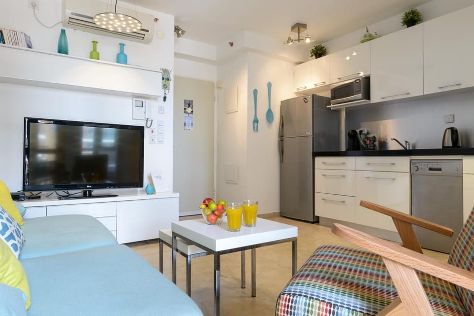 TV and multimedia, Kitchen or kitchenette, Living room, Seating area, dishwasher, minibar