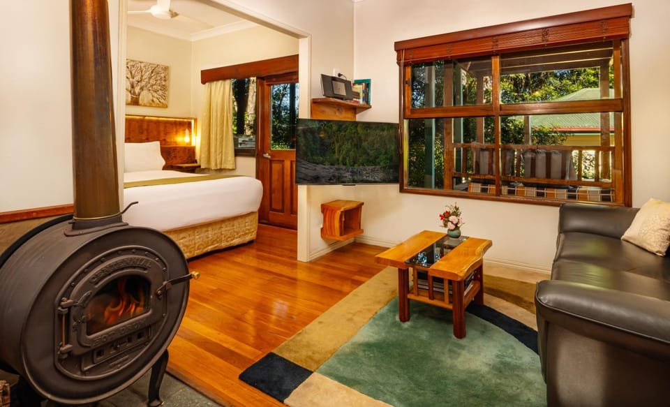 Lillypilly's Cottages & Day Spa Bed and Breakfast in Balmoral Ridge