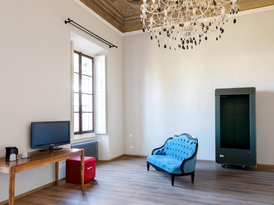 Photo of the whole room, Bedroom