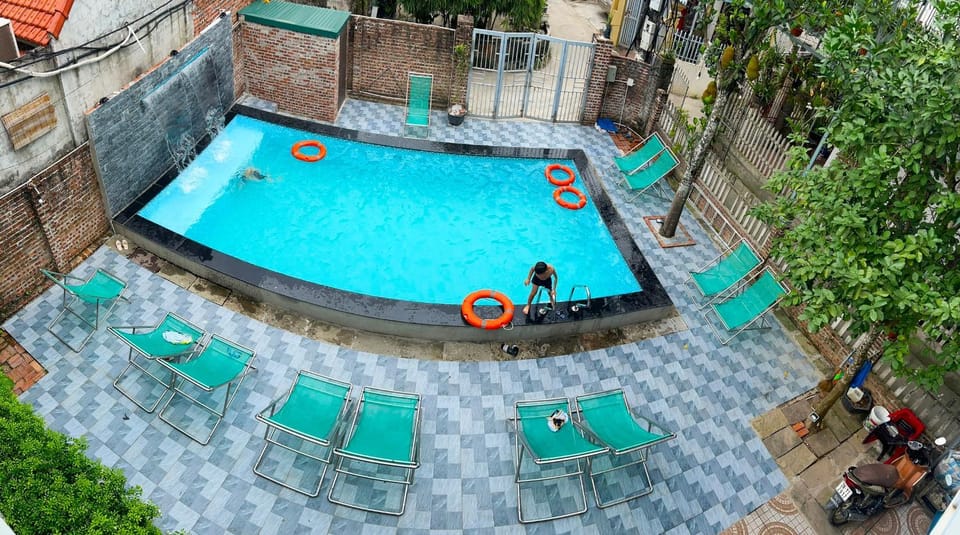 Day, Swimming pool