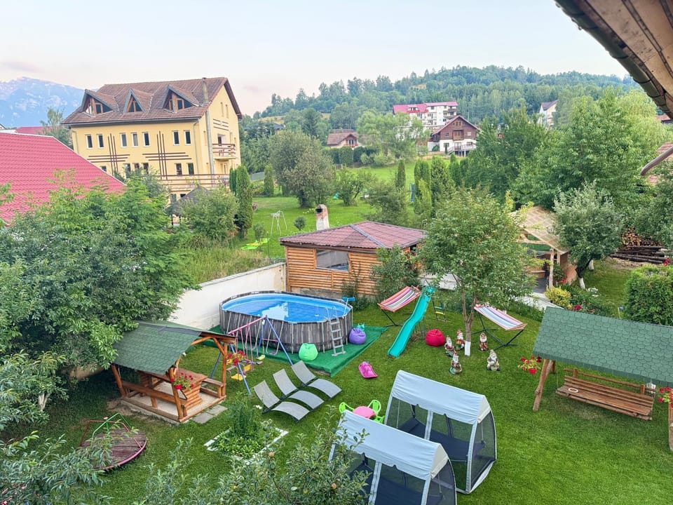 Pensiunea Mary Bed and Breakfast in Brașov County