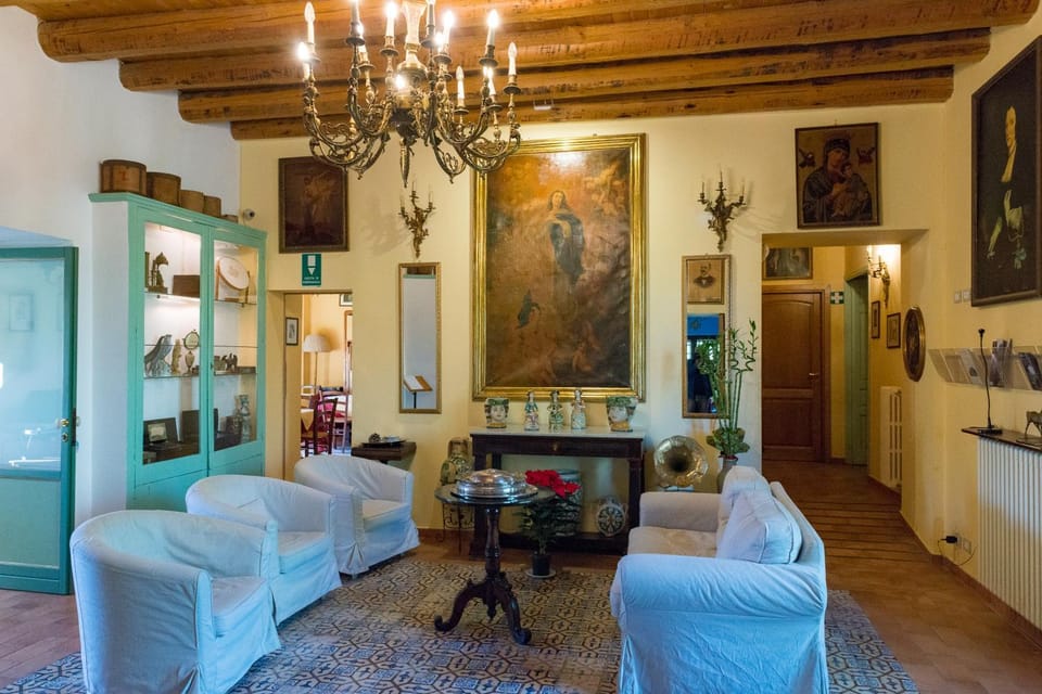 Communal lounge/ TV room, Lobby or reception
