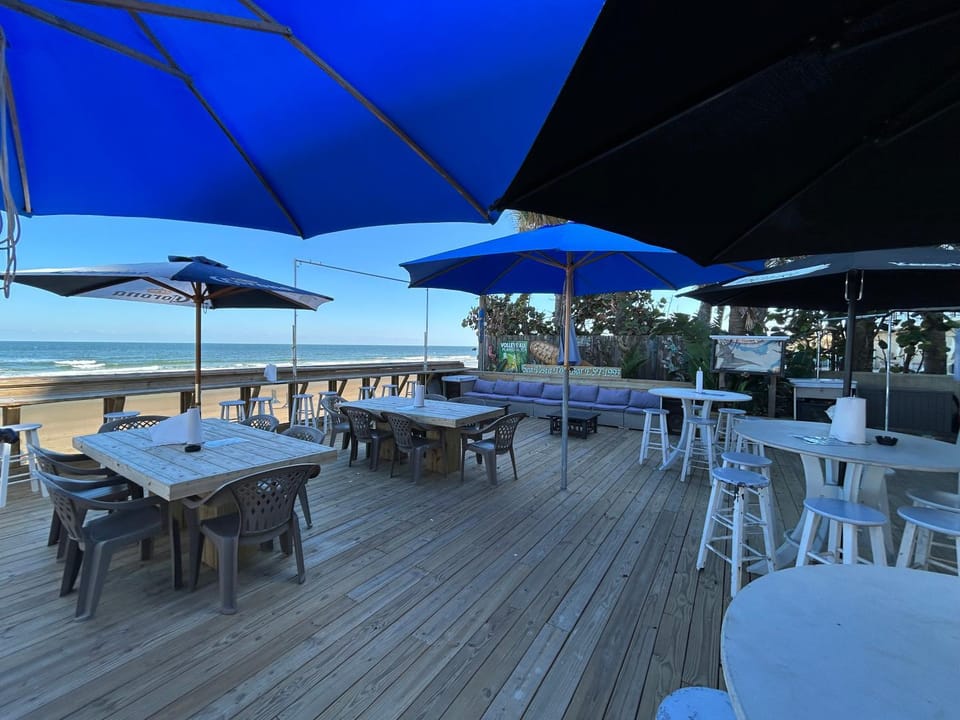 Restaurant/places to eat, Lounge or bar, Beach