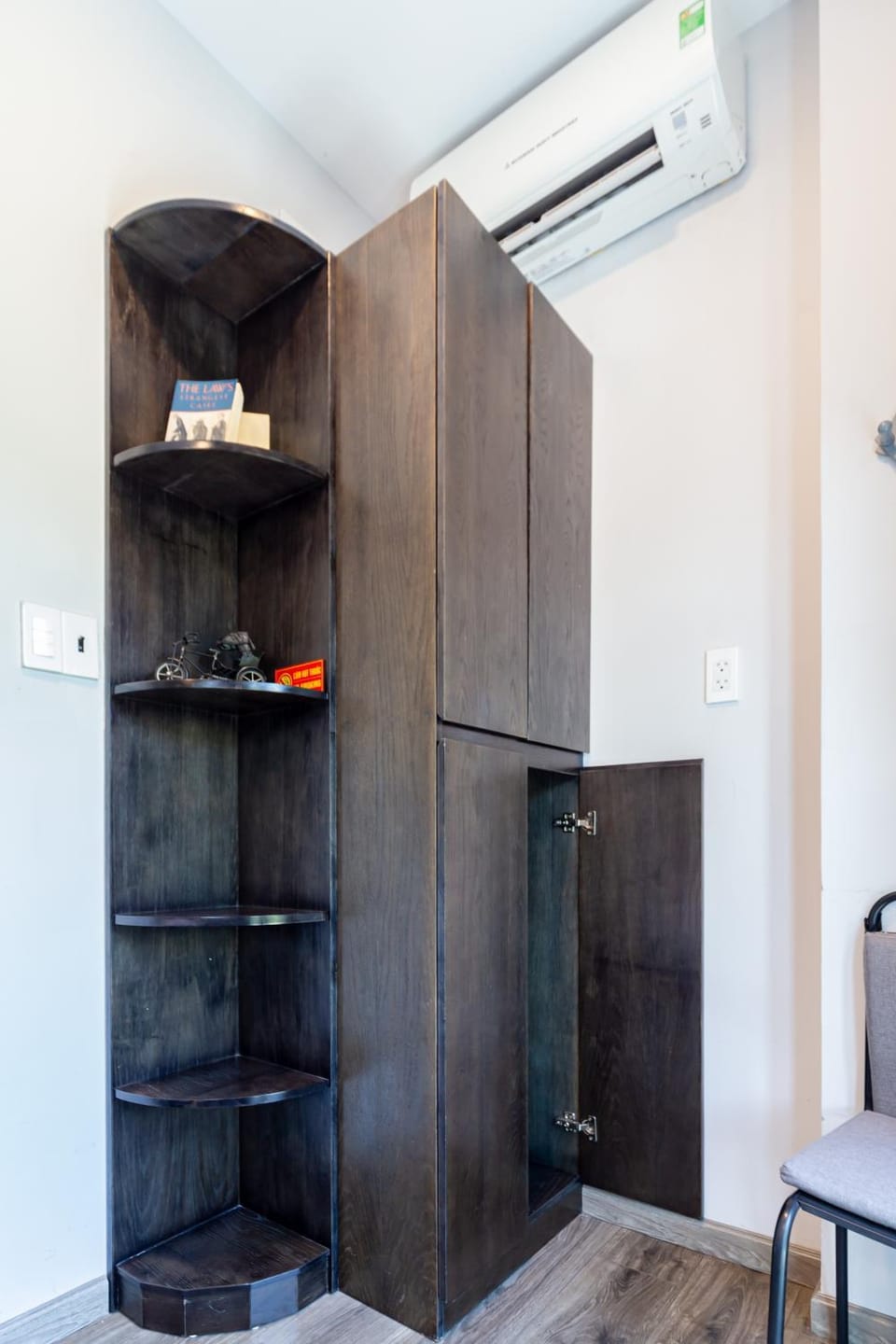 wardrobe