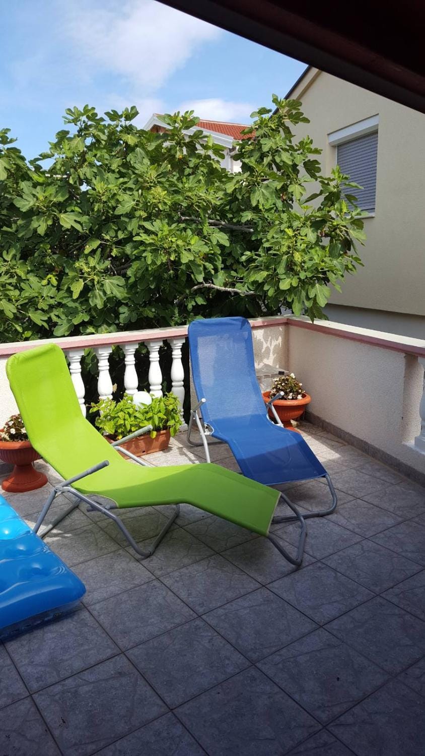 Seating area, sunbed