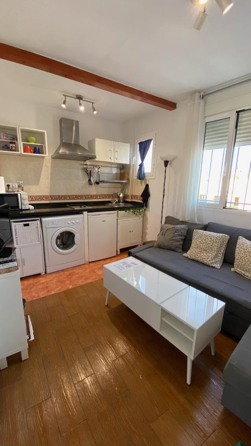 Kitchen or kitchenette, Seating area, Dining area