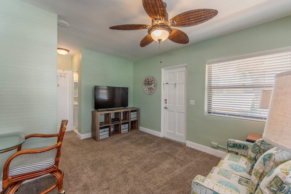 Cute and Cozy Unit- John's Pass - Surf Song #212 Apartment in Madeira Beach