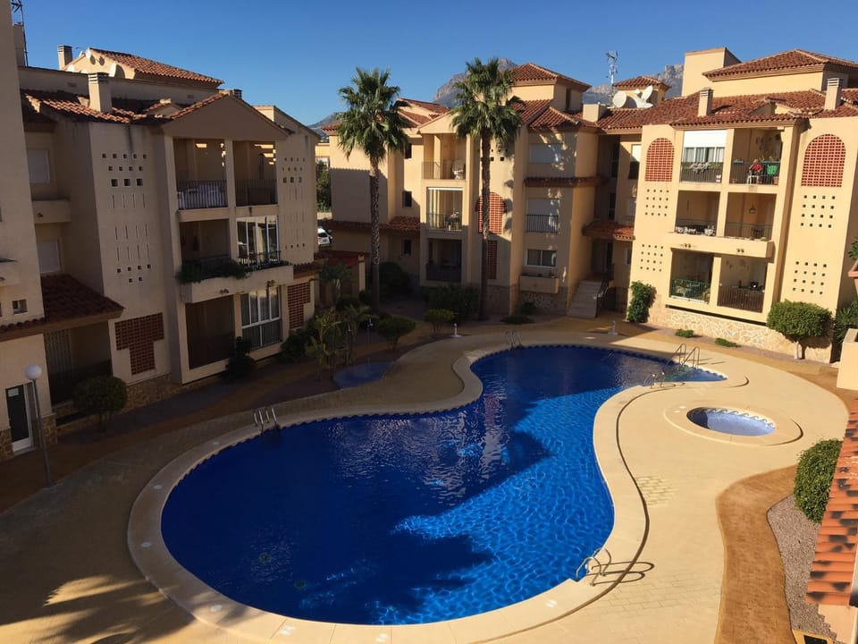Property building, Facade/entrance, Bird's eye view, Garden, Pool view, Area and facilities, Swimming pool