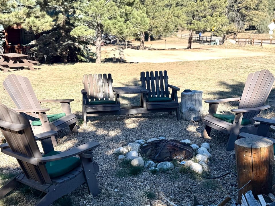 Mountain Shadows Cabins Cabin in Estes Park
