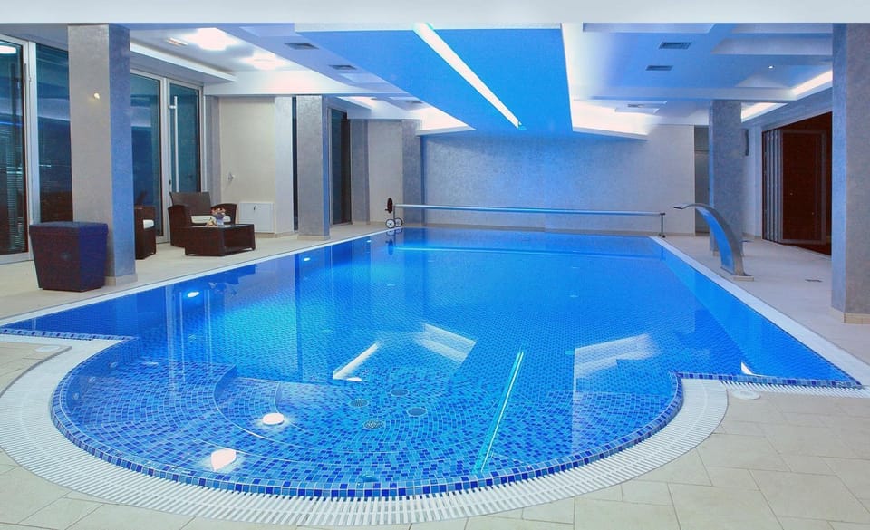 Swimming pool, Swimming pool