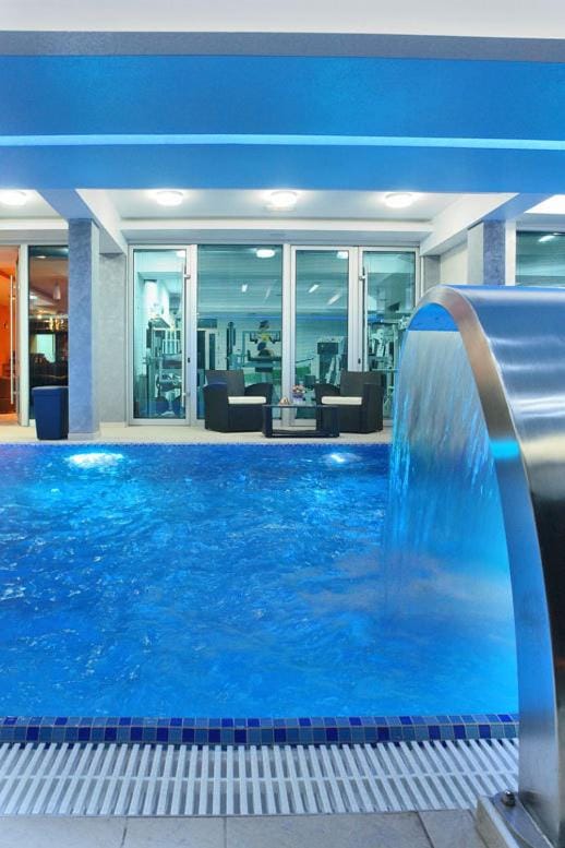 Swimming pool, Swimming pool