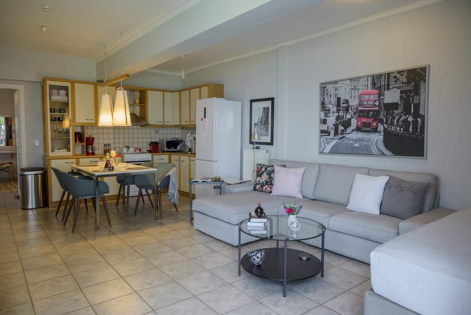 Kitchen or kitchenette, Living room