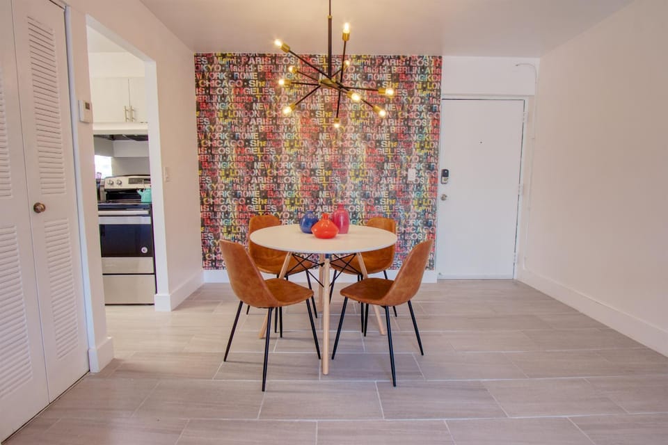 Kitchen or kitchenette, Dining area, stove