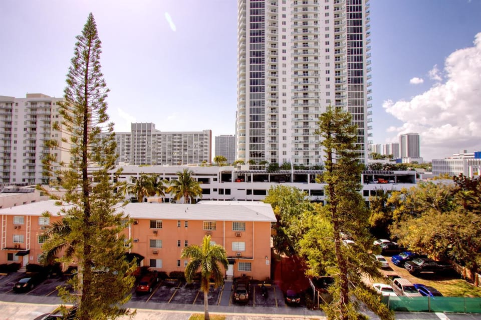 Property building, Day, Neighbourhood, City view, Street view, Location